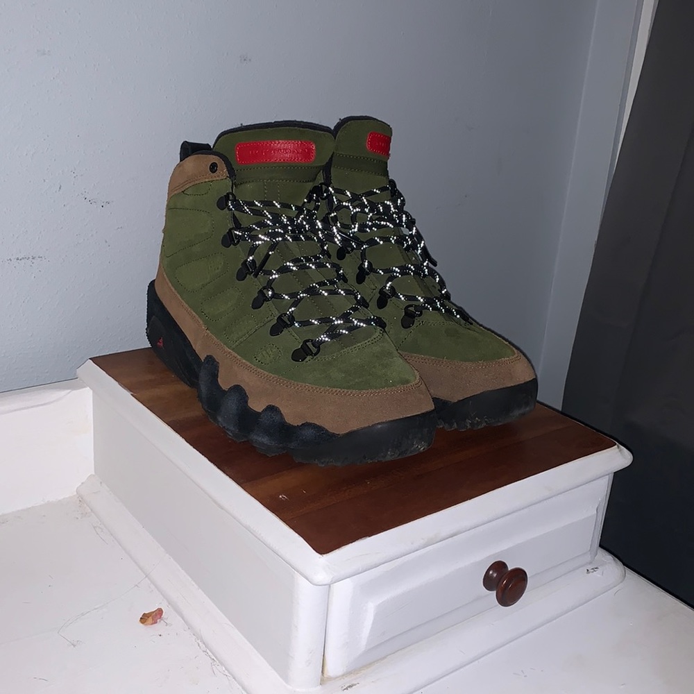 Men’s Jordan 9 boot